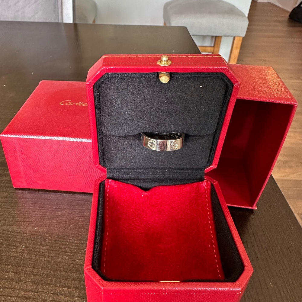 Cartier Love Ring Gold (18K) Fashion No Stone Band Ring Gold